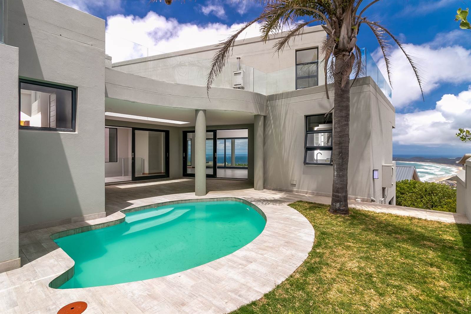 6 Bed House in Brenton on Sea photo number 7