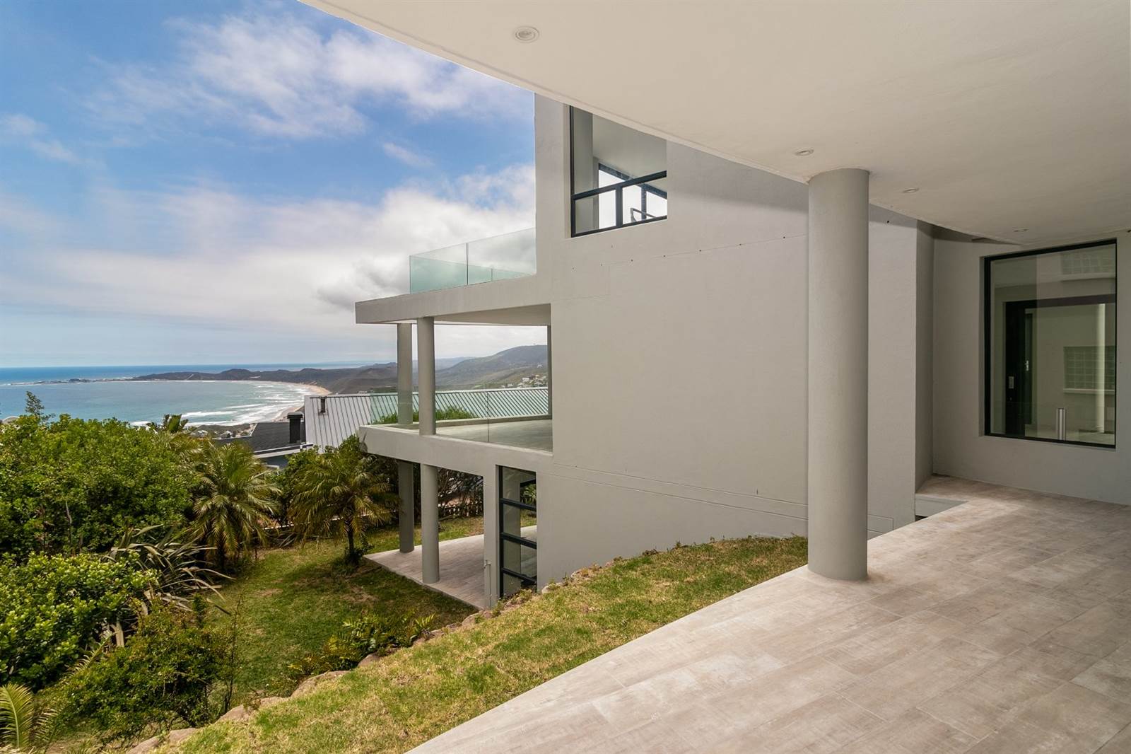 6 Bed House in Brenton on Sea photo number 15
