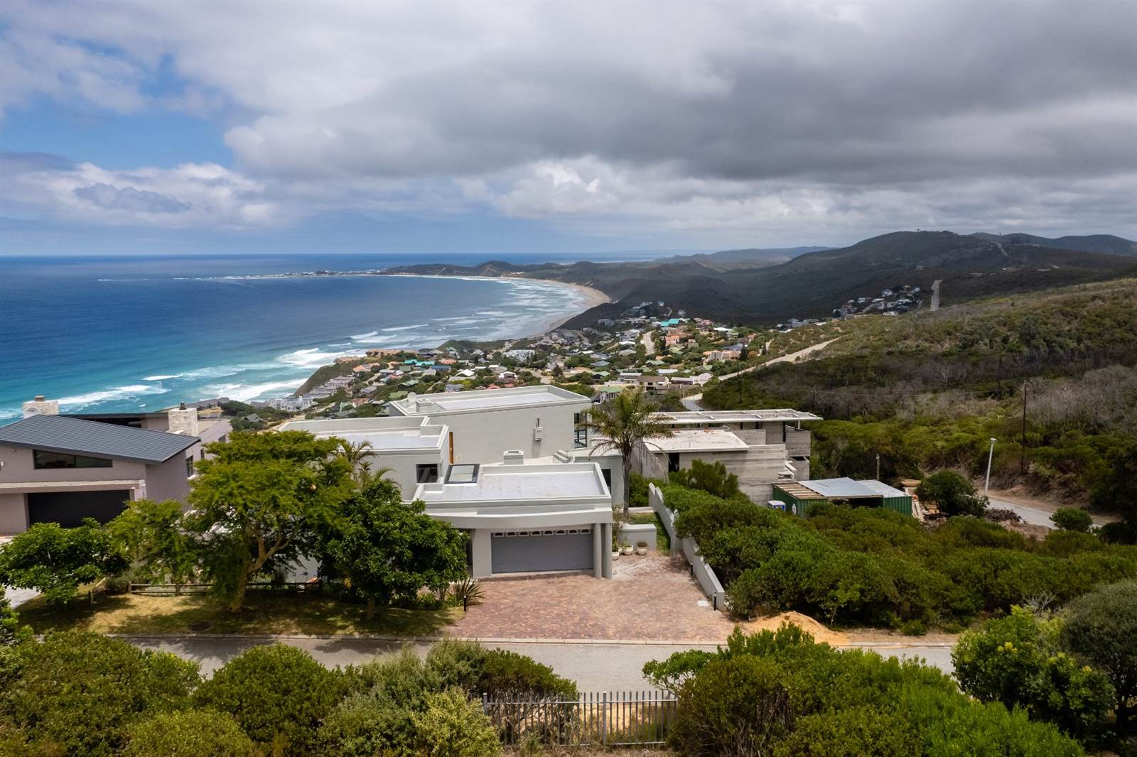 6 Bed House in Brenton on Sea photo number 19