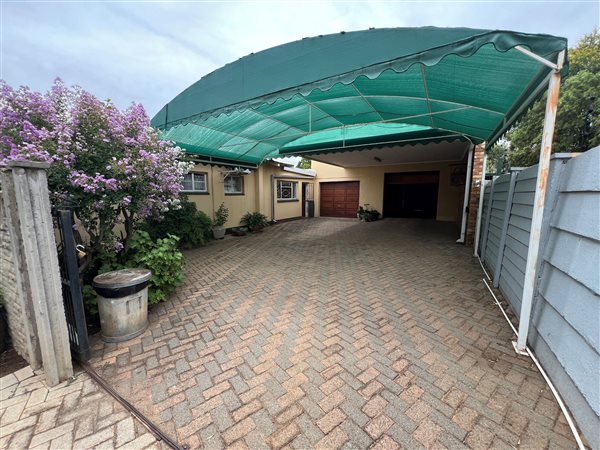 4 Bedroom House 4 Bedroom House