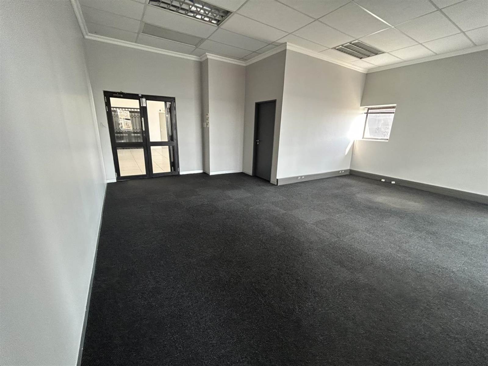 299  m² Office Space in Highveld photo number 3