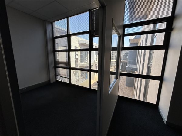 299  m² Office Space in Highveld