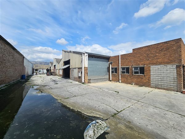 2 141 m² Industrial space 2 141 m² Industrial space