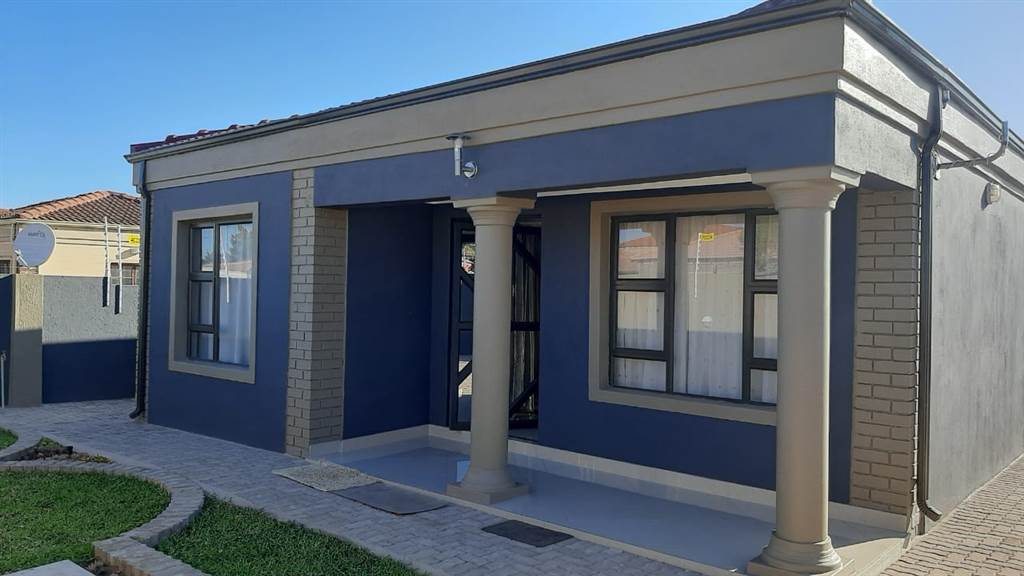 2 Bed House in Louis Trichardt photo number 3
