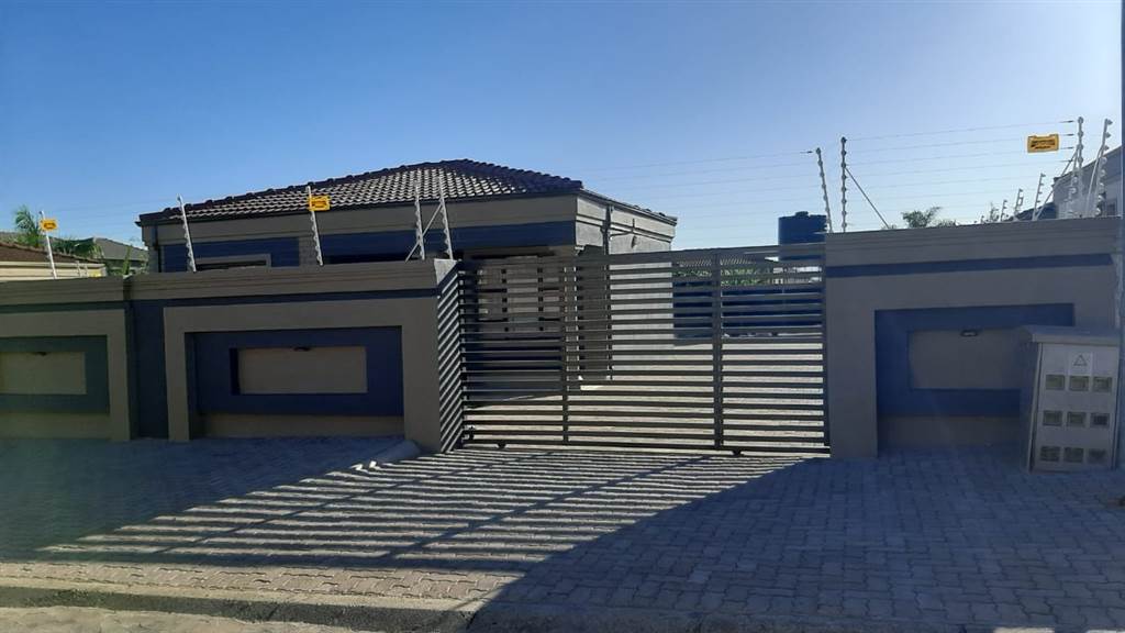 2 Bed House in Louis Trichardt photo number 2