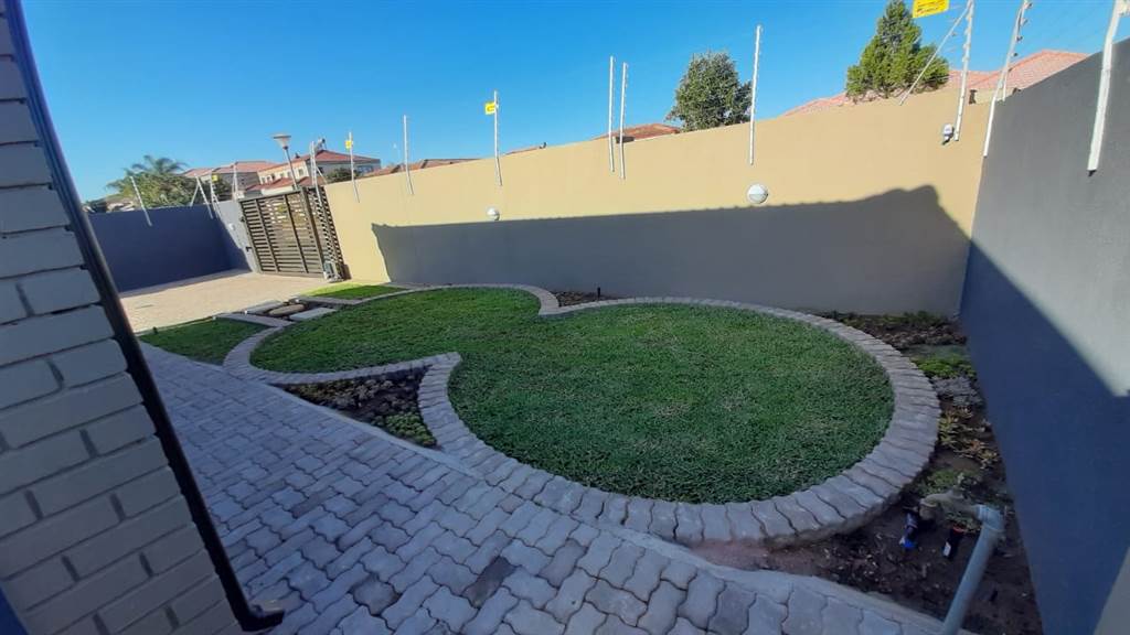 2 Bed House in Louis Trichardt photo number 7