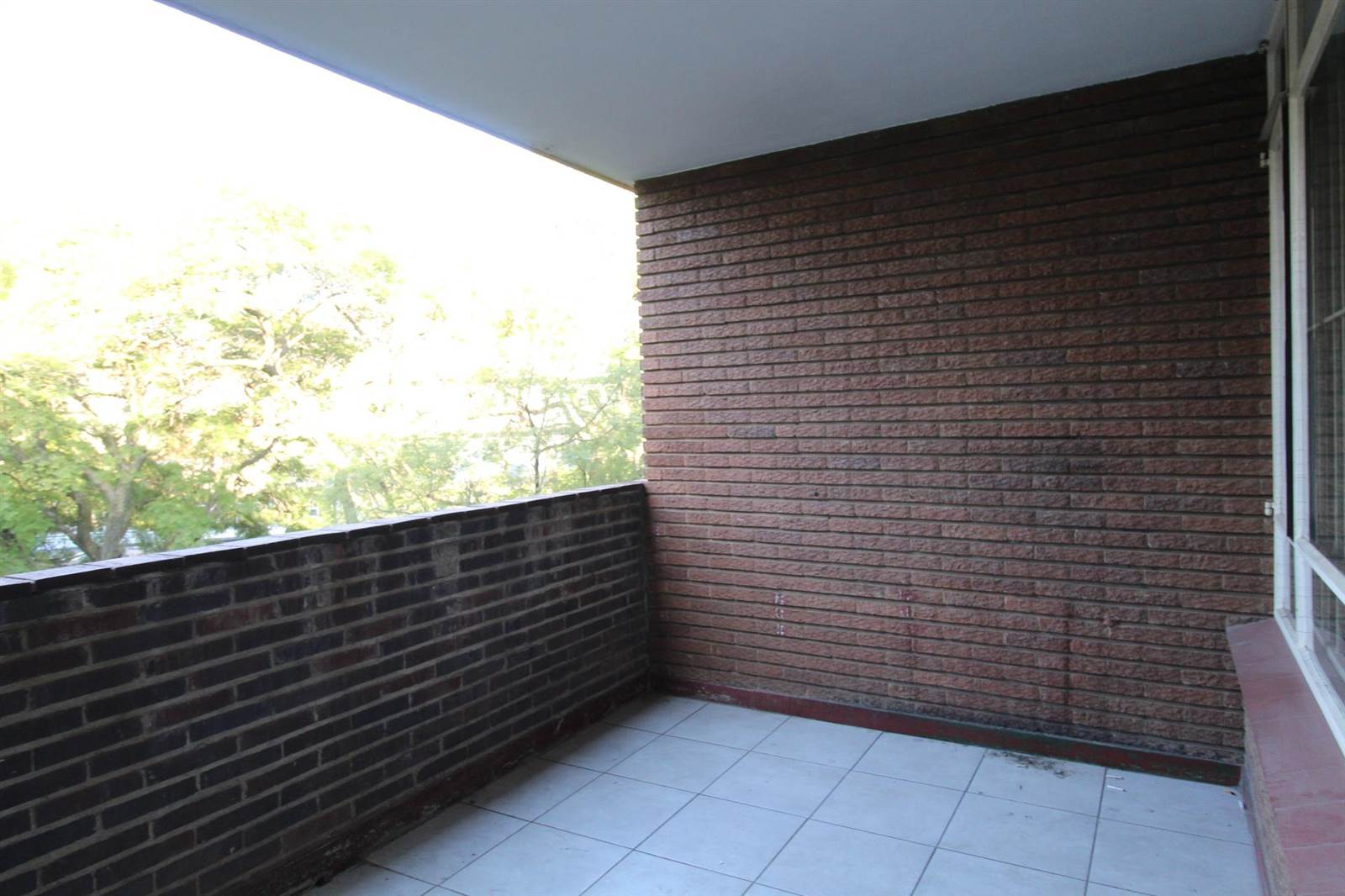 1 Bed Apartment in Parktown photo number 13