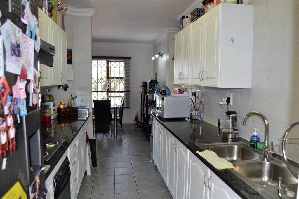 2 Bed Townhouse in Linksfield Ridge photo number 3