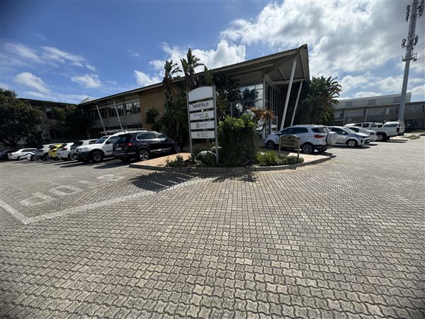 7900  m² Commercial space