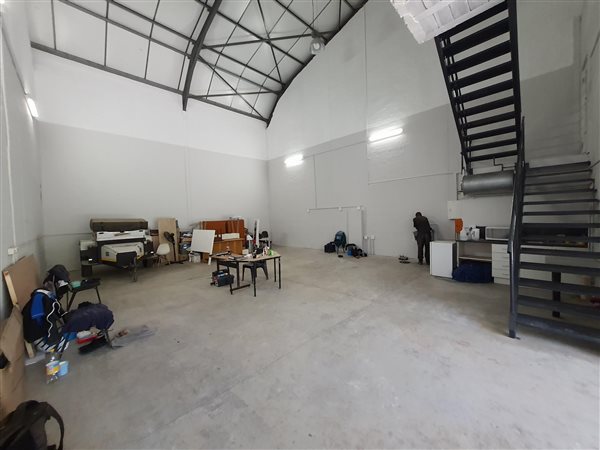 230  m² Industrial space