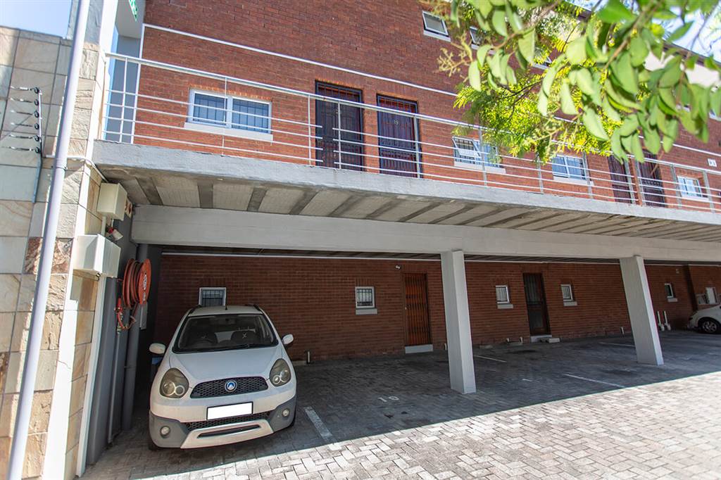 1 Bed Apartment in Durbanville Central photo number 11