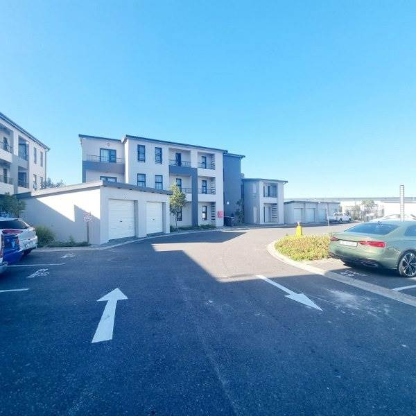 2 Bed Apartment in Parklands North photo number 3