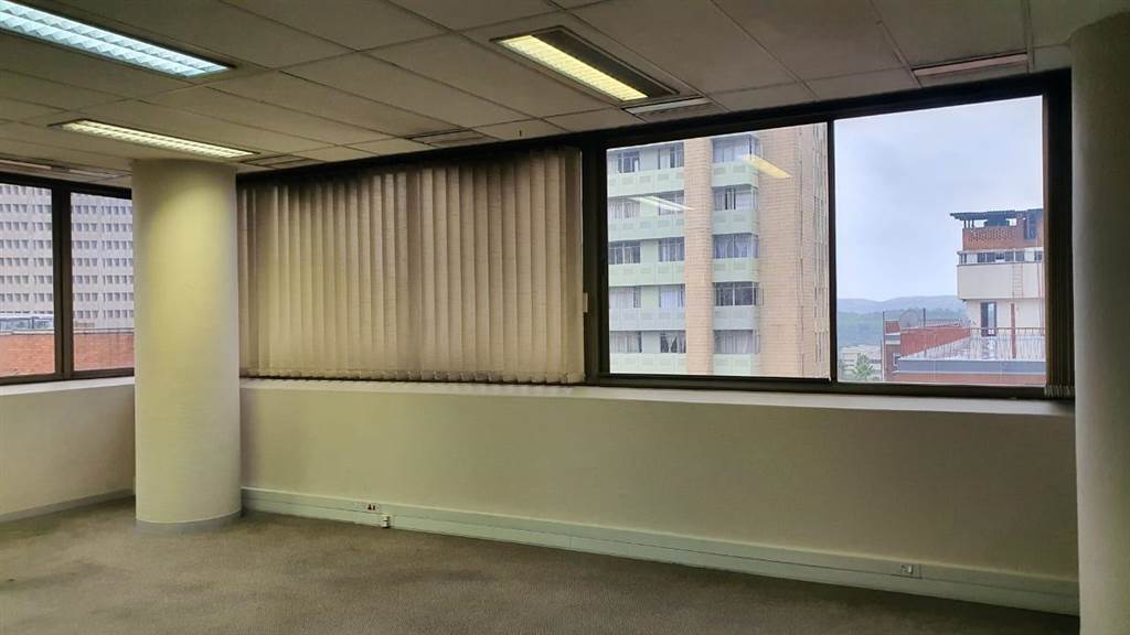370  m² Commercial space in Pretoria Central photo number 4