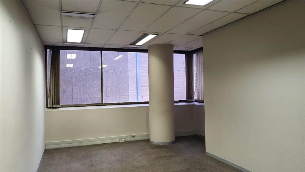 370  m² Commercial space in Pretoria Central photo number 3