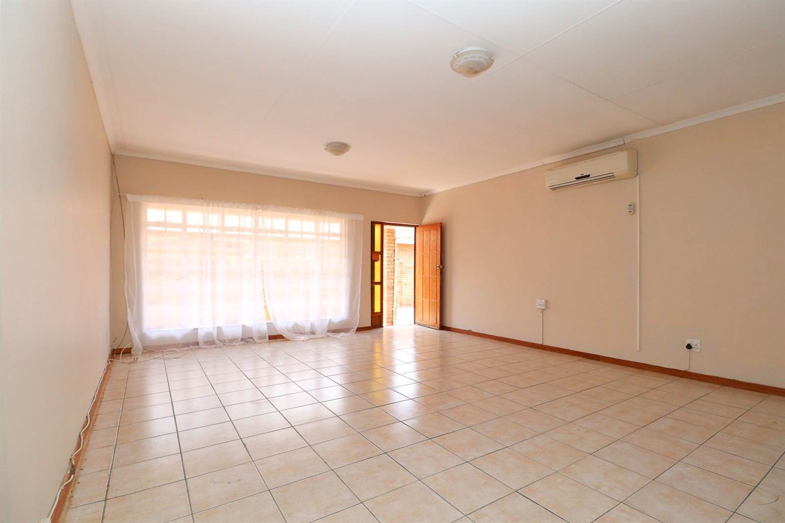3 Bed Townhouse in Oudorp photo number 7