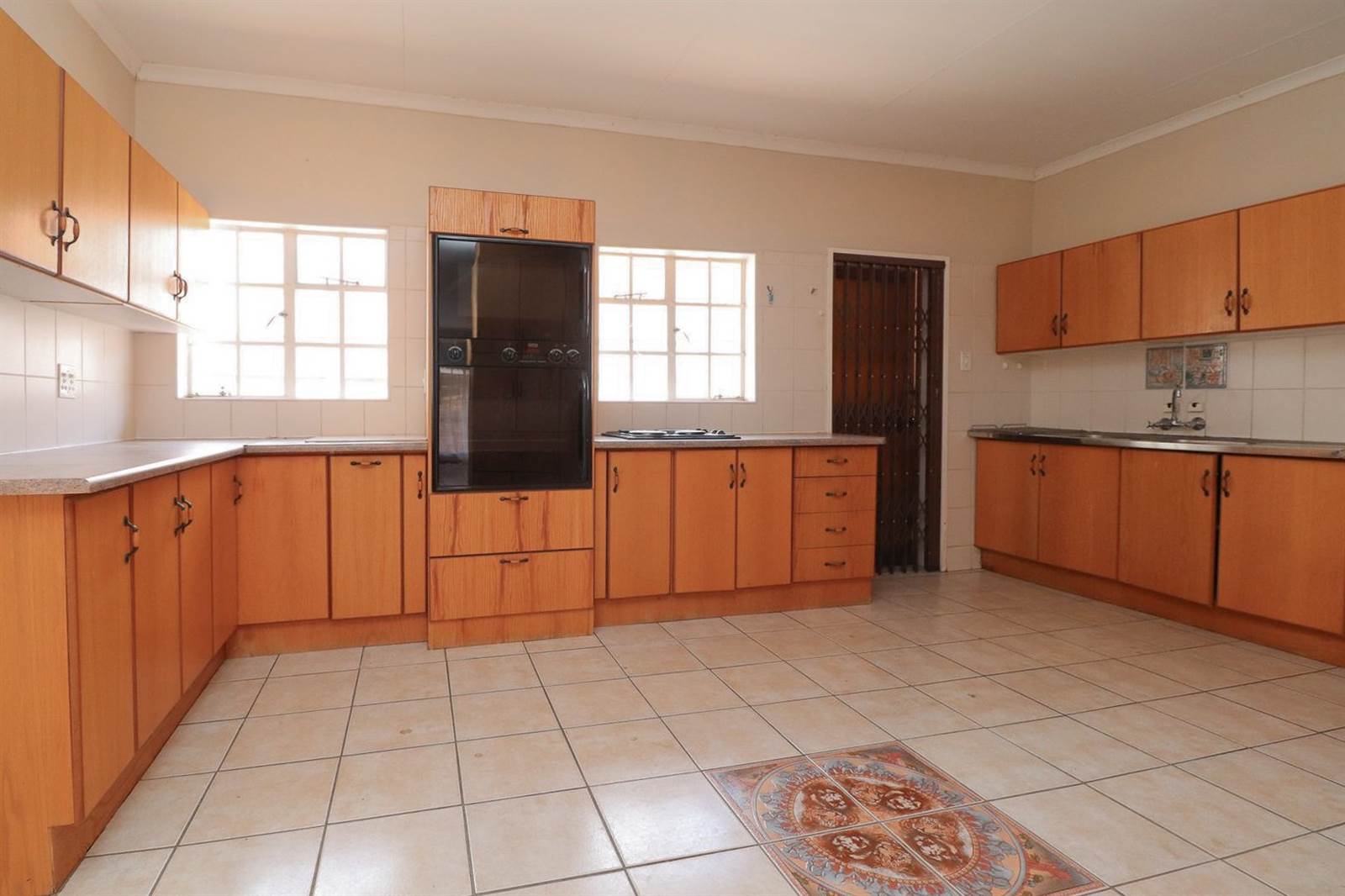 3 Bed Townhouse in Oudorp photo number 8