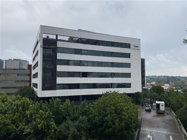 1065  m² Commercial space