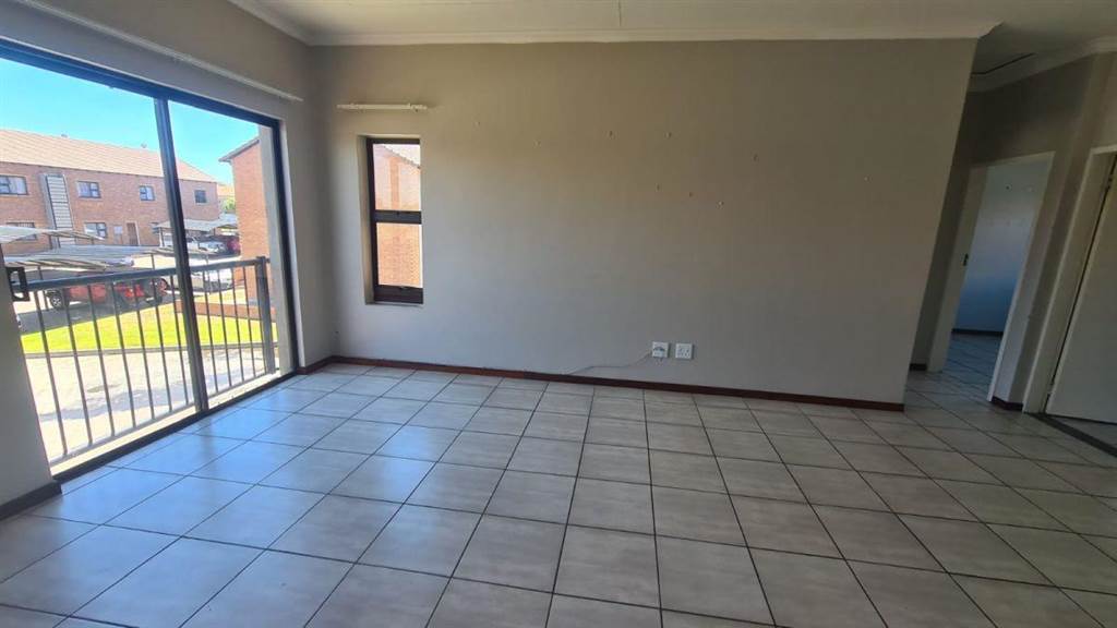 2 Bed Flat in Trichardt photo number 4