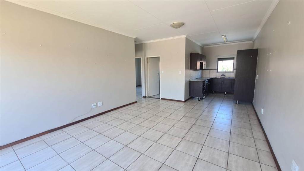 2 Bed Flat in Trichardt photo number 3