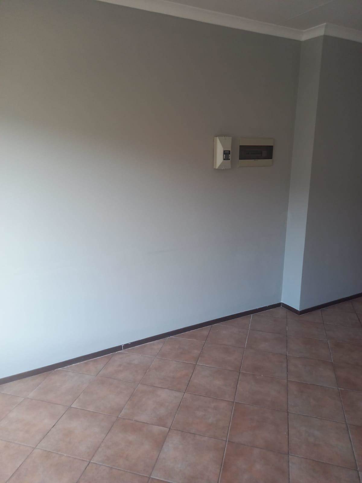 2 Bed Apartment in Chloorkop photo number 27