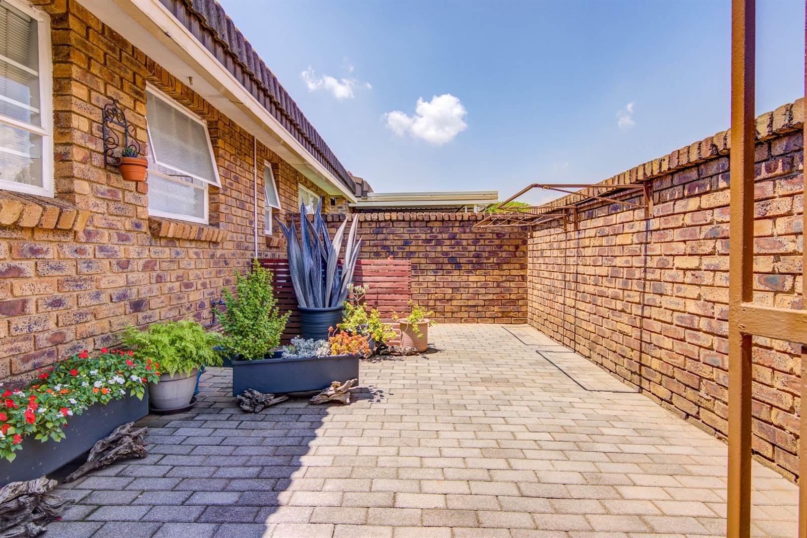 2 Bed Townhouse in Benoni AH photo number 21