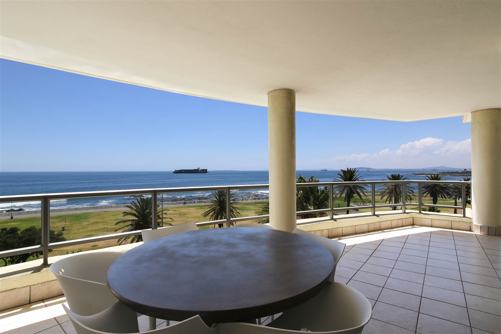 3 Bed Apartment in Sea Point photo number 1