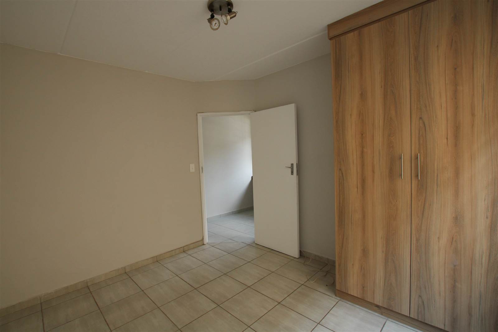 2 Bed Townhouse in Bedfordview photo number 5