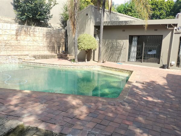 4 Bed House in Waterkloof Heights