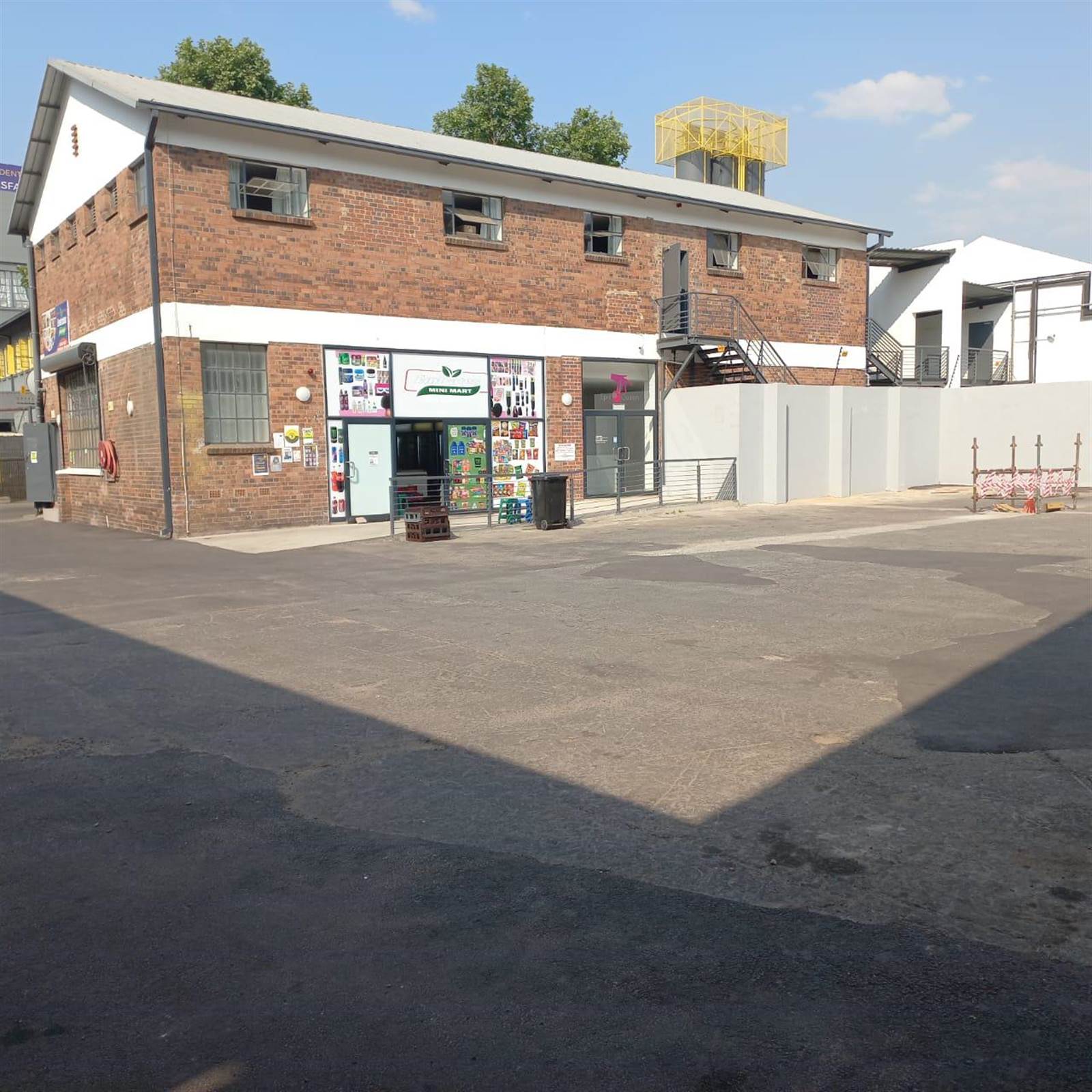 100  m² Commercial space in New Doornfontein photo number 3