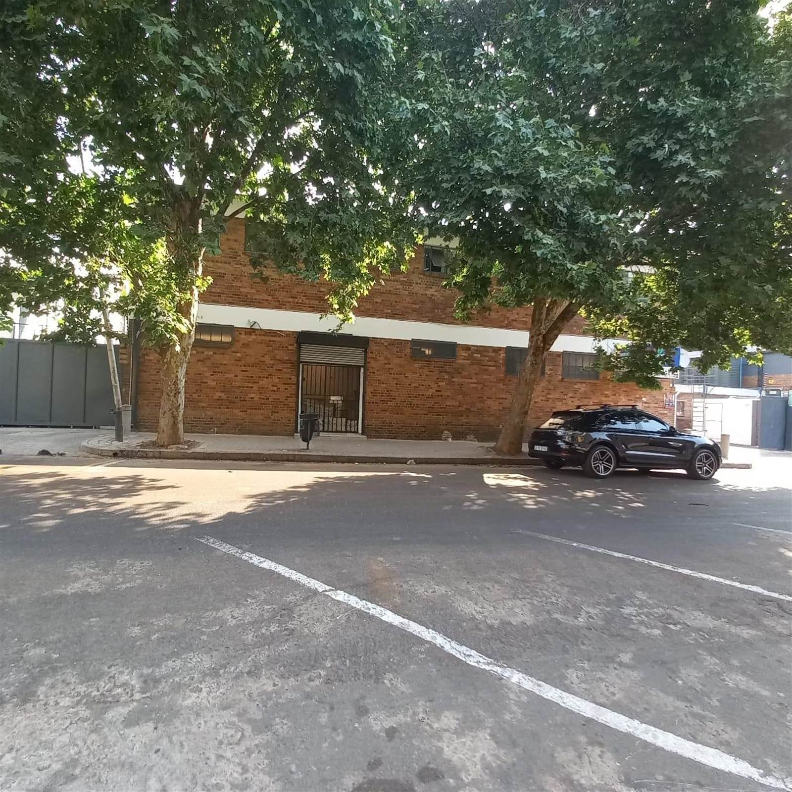 100  m² Commercial space in New Doornfontein photo number 4