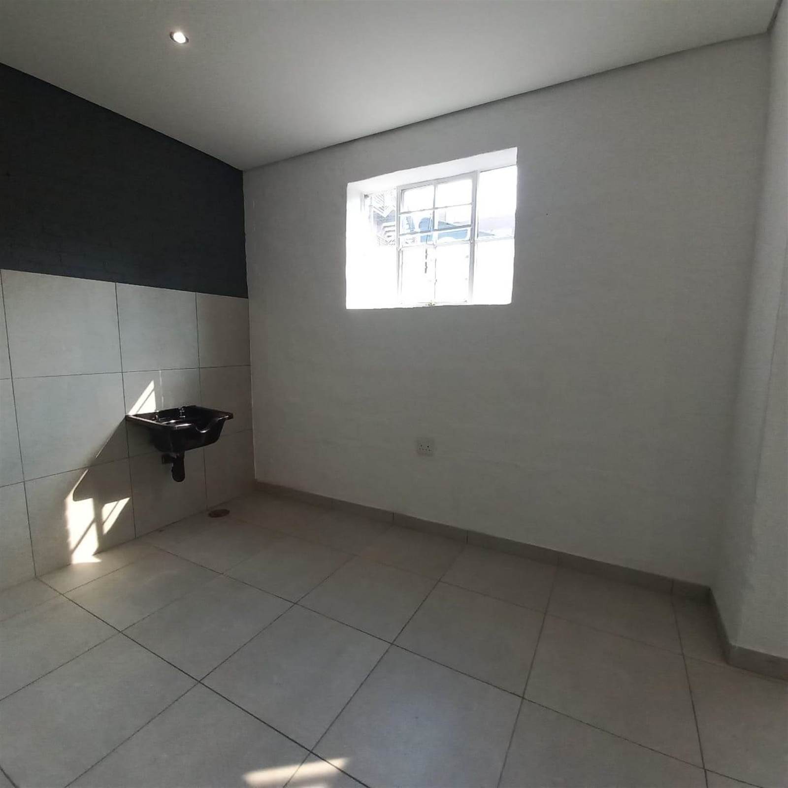 100  m² Commercial space in New Doornfontein photo number 9