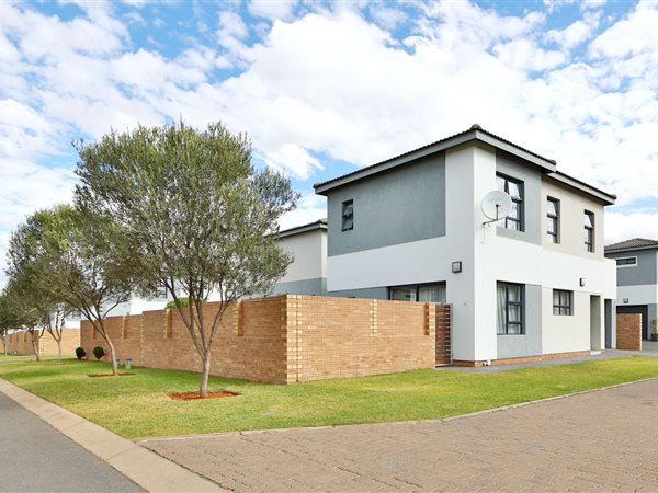 3 Bedroom Townhouse 3 Bedroom Townhouse