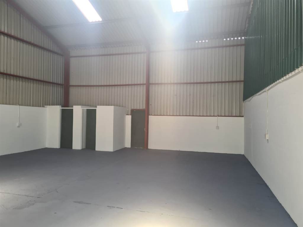 148  m² Industrial space in Illovo Beach photo number 1