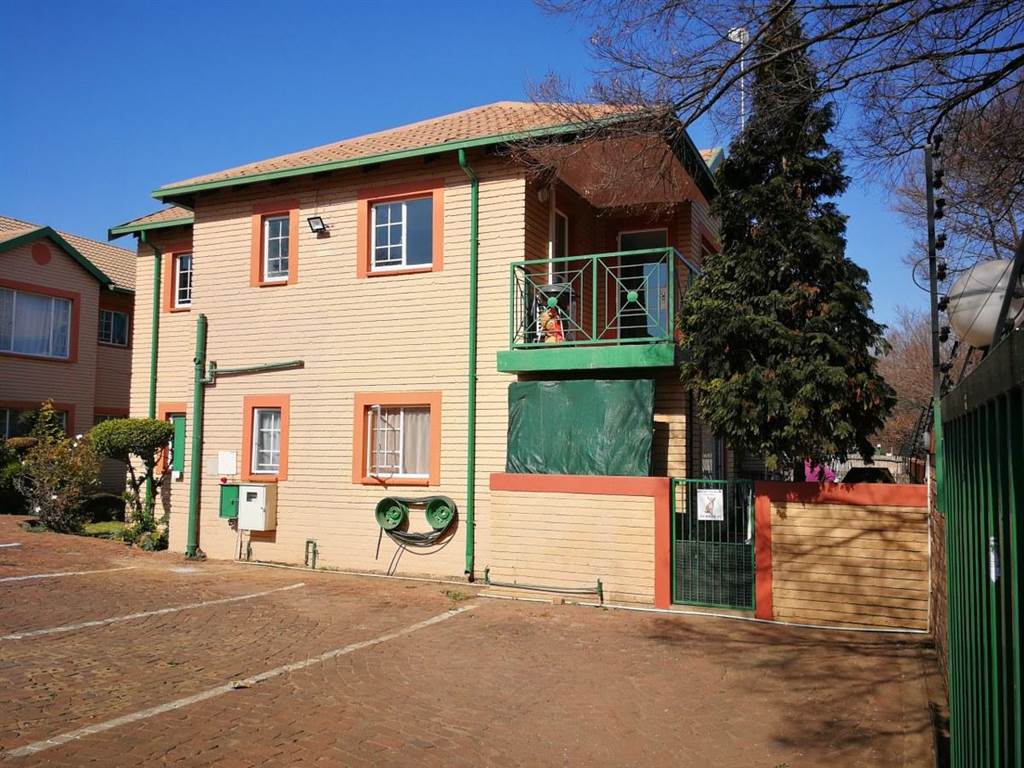 2 Bed Townhouse in Alberton photo number 13