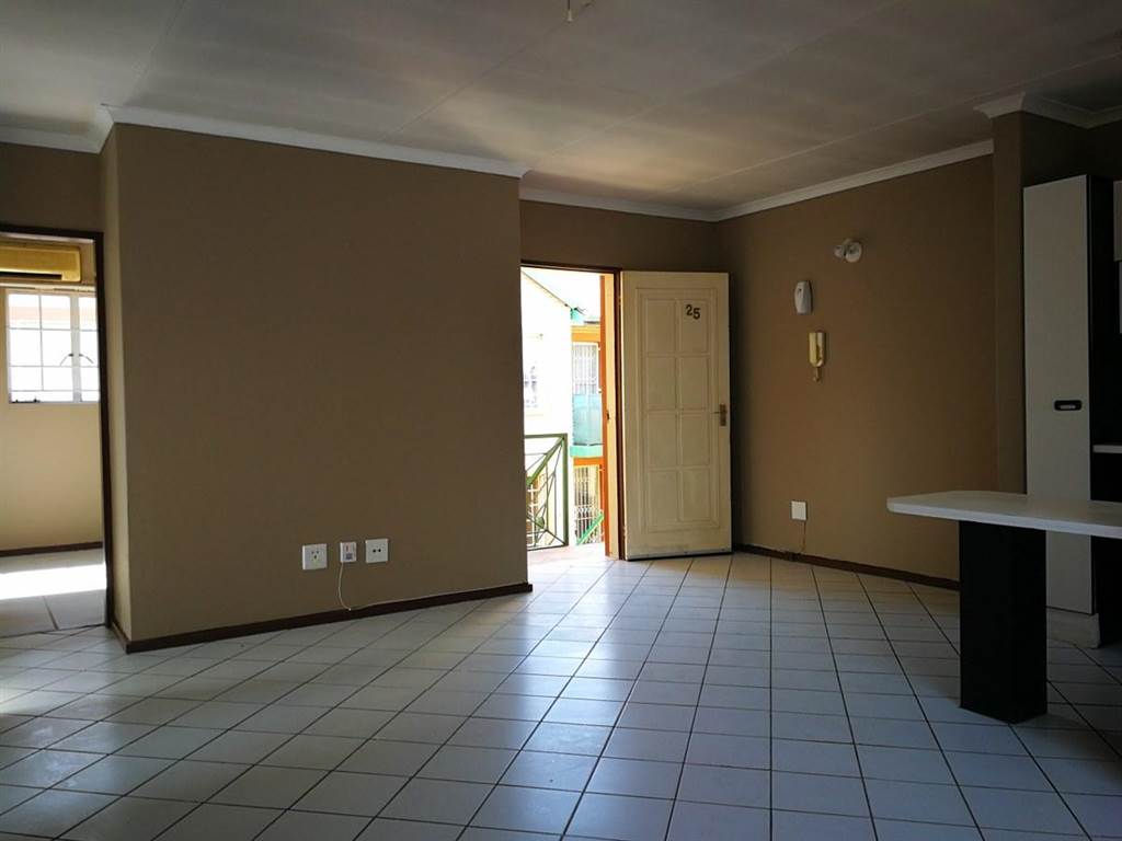 2 Bed Townhouse in Alberton photo number 6