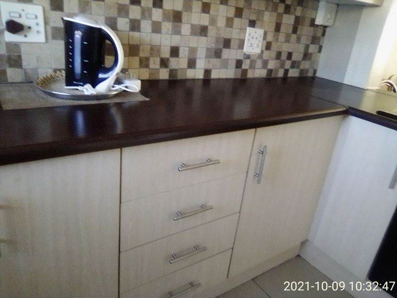2 Bed Apartment in Kempton Park Ext 3 photo number 3