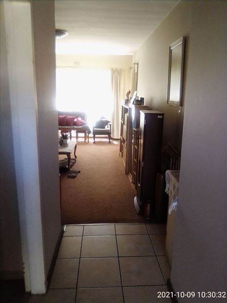 2 Bed Apartment in Kempton Park Ext 3 photo number 5