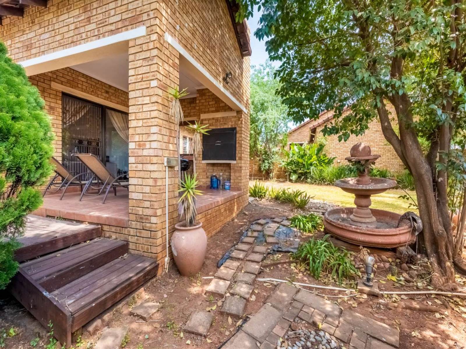 3 Bed Townhouse in Ruimsig photo number 30