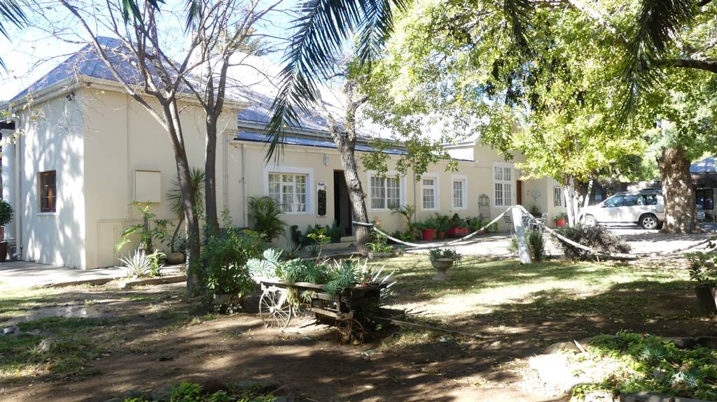 10 Bed House in Graaff Reinet photo number 26