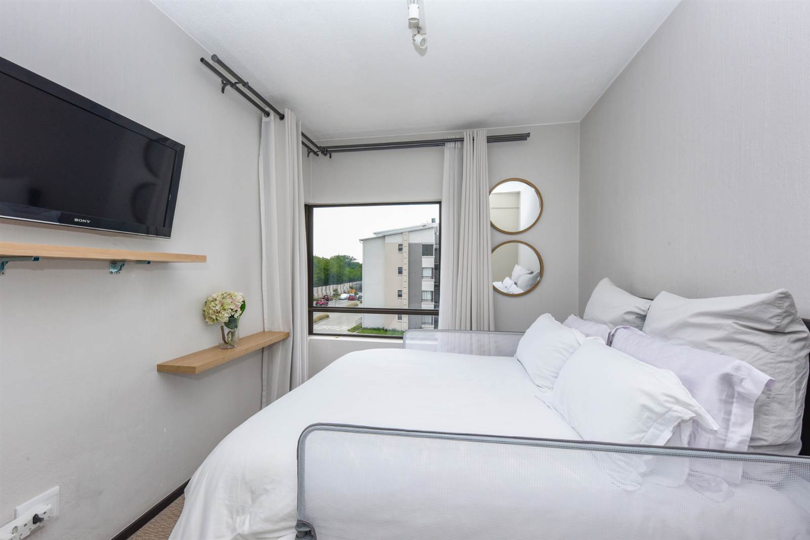 2 Bed Apartment in Broadacres photo number 6