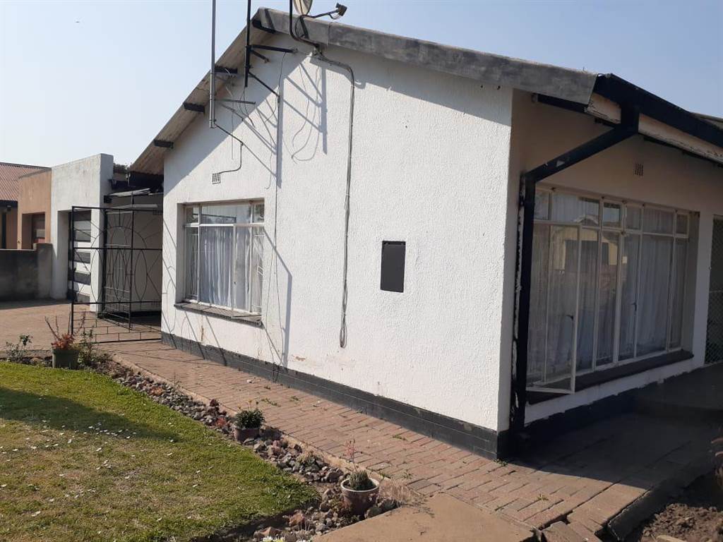 3 Bed House in Vereeniging Central photo number 1