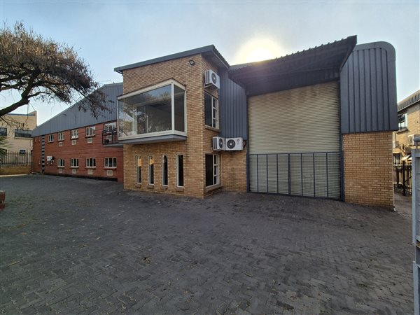 842  m² Industrial space