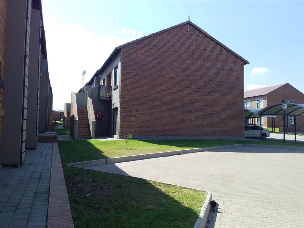 1 Bed Flat in Trichardt photo number 14