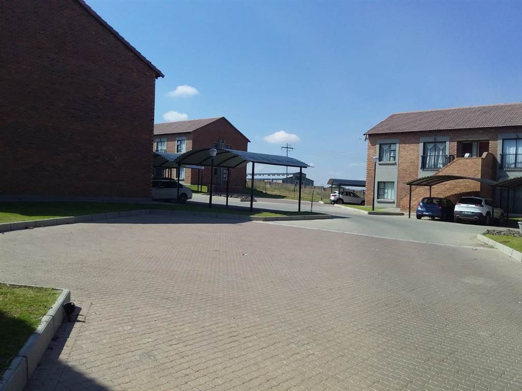 1 Bed Flat in Trichardt photo number 13