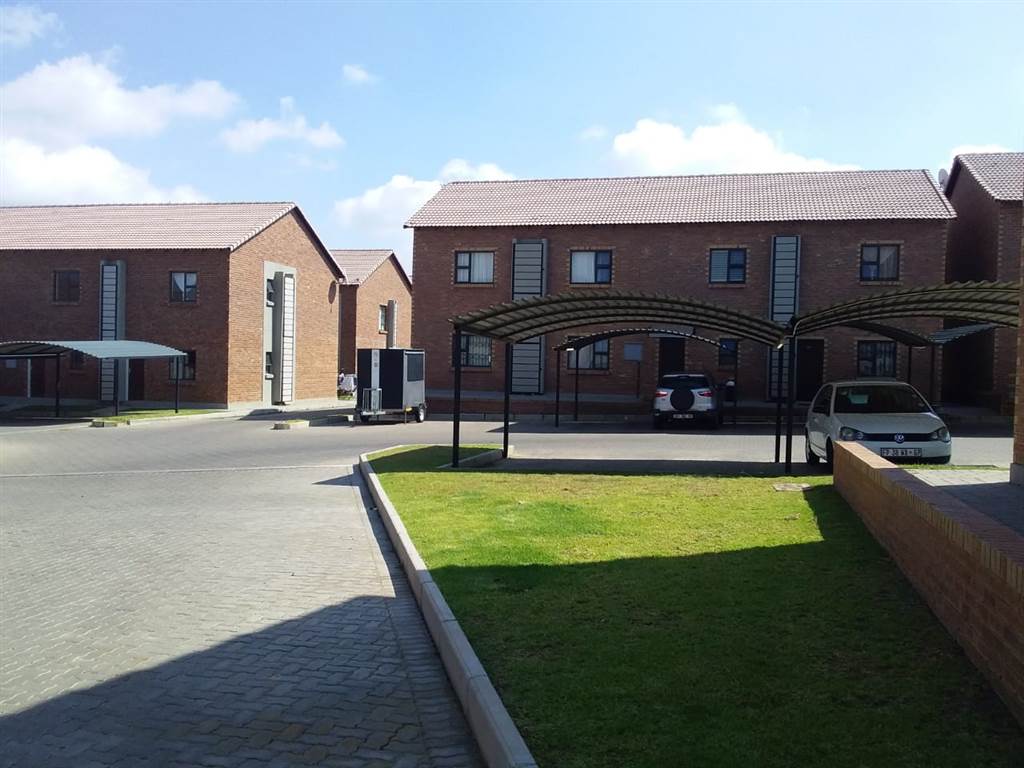 1 Bed Flat in Trichardt photo number 15