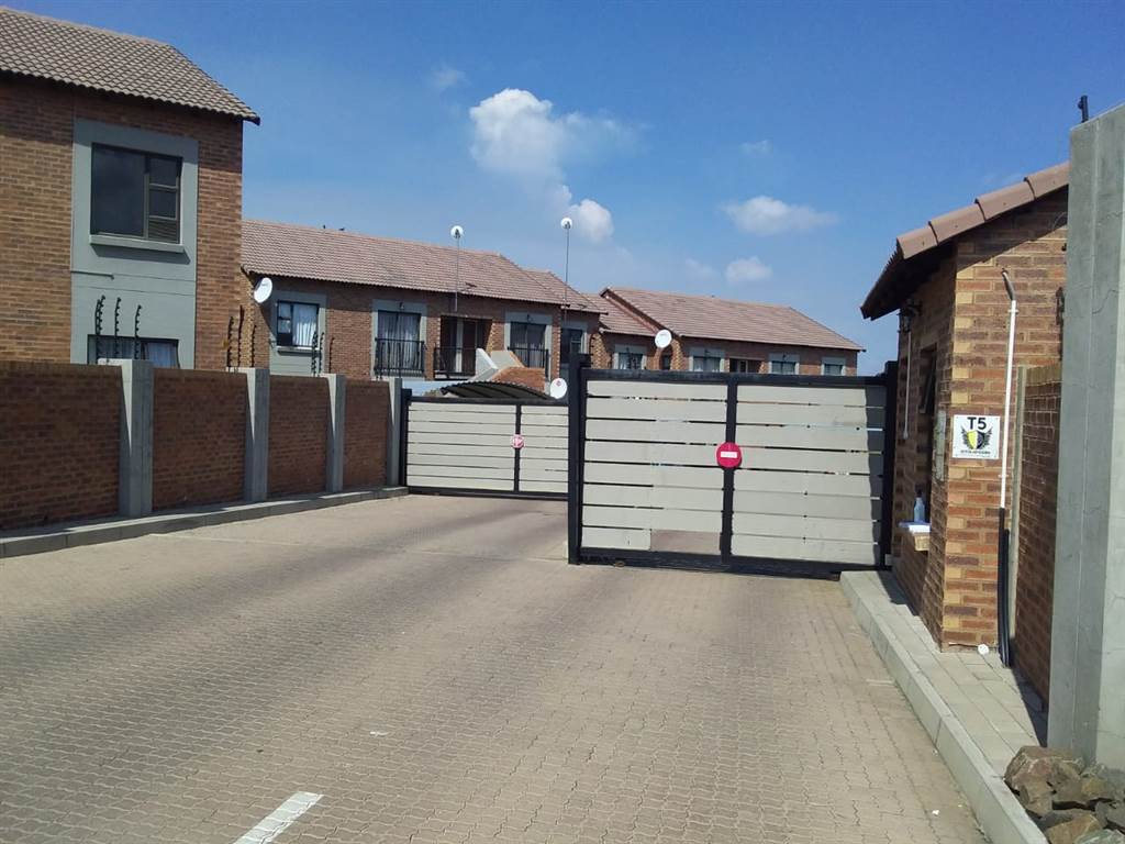 1 Bed Flat in Trichardt photo number 10