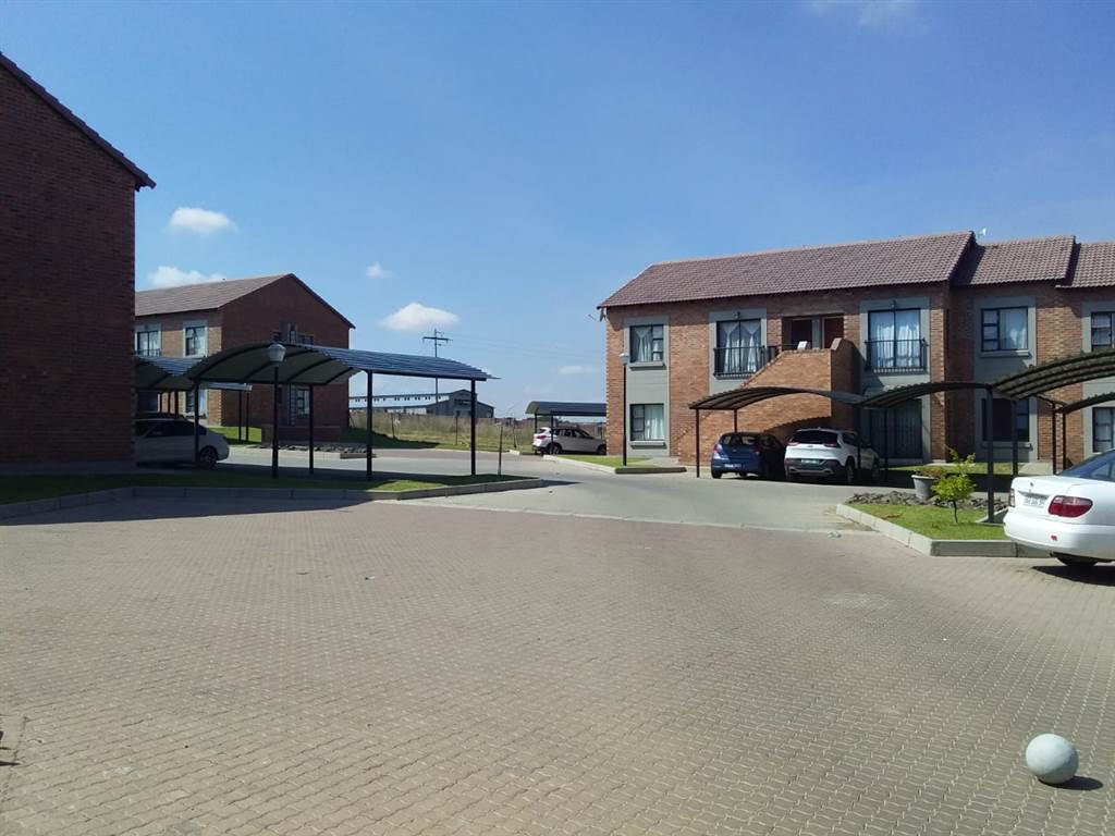 1 Bed Flat in Trichardt photo number 12