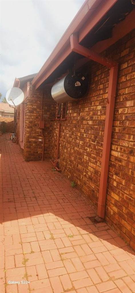 3 Bed House in Middelburg Central photo number 5