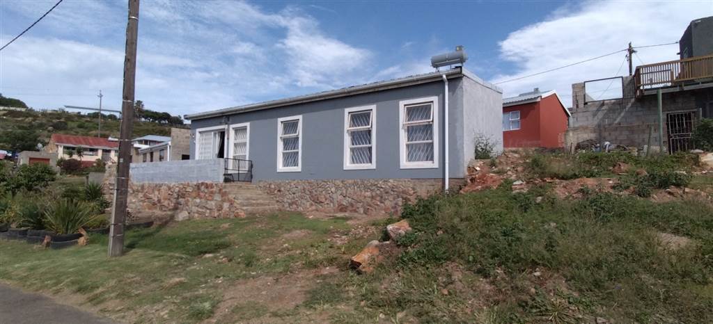 2 Bed House in Mossel Bay Central photo number 2