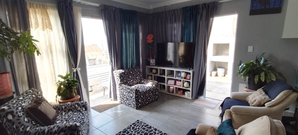 2 Bed House in Mossel Bay Central photo number 16